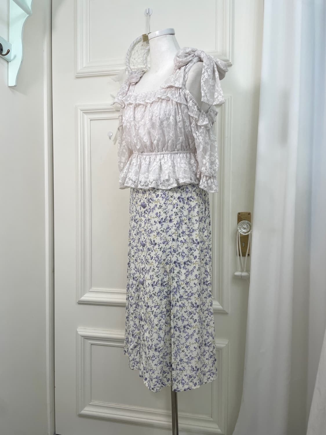 MICHELL MACARON white lace off-shoulder 상품이미지3