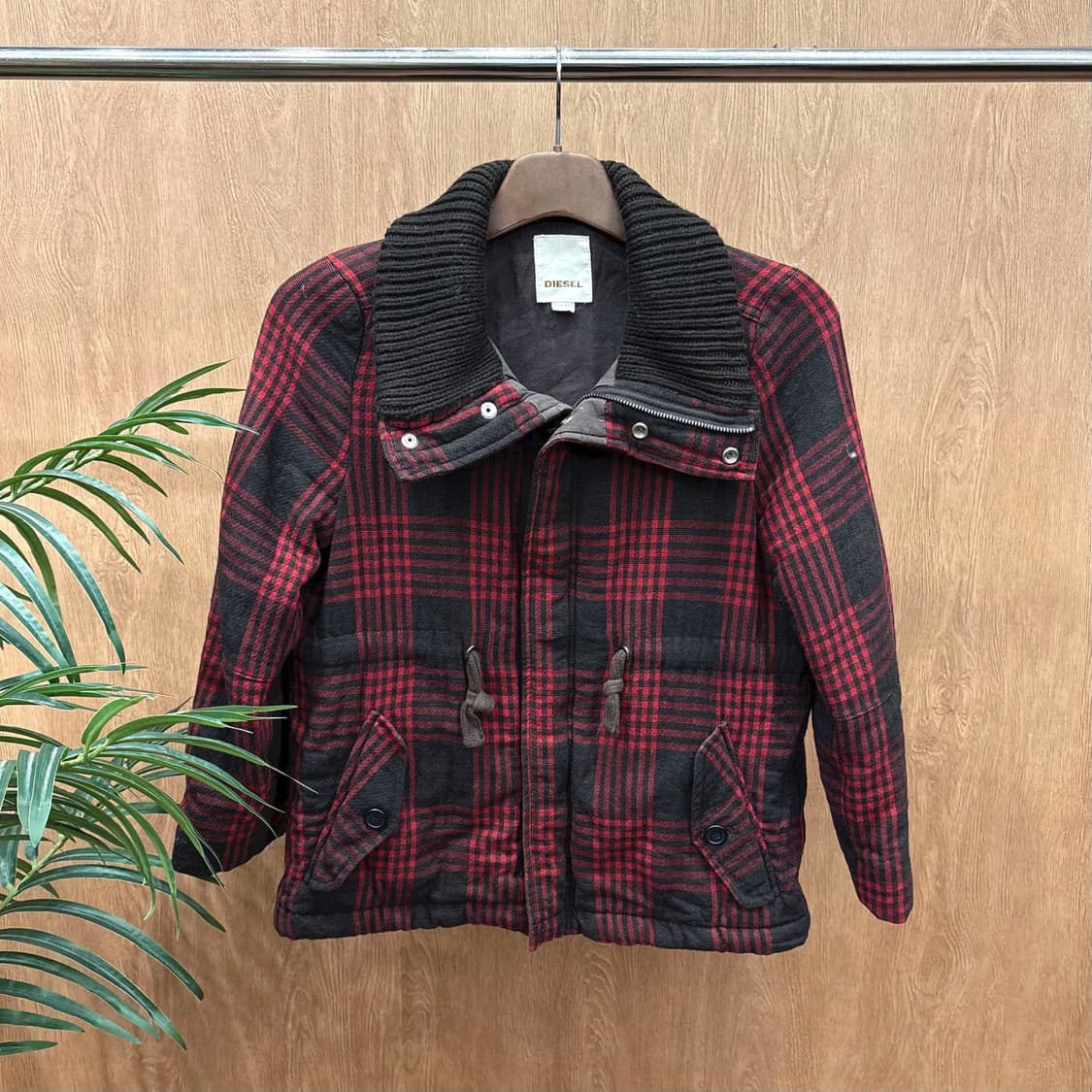 디젤 하이넥 체크 자켓 드로우 스트링 로고 장식 디테일 블랙 레드 상품이미지1