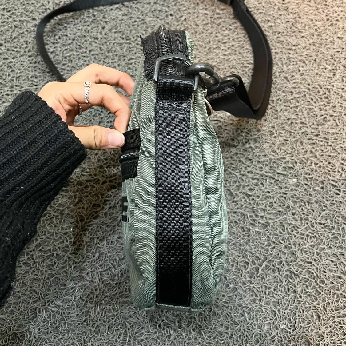 DIESEL Logo cross bag 상품이미지3