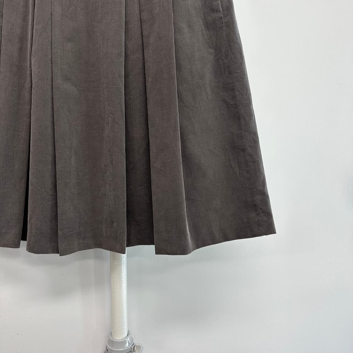 마가렛호웰 코듀로이 플레어 플리츠 스커트 상품이미지4