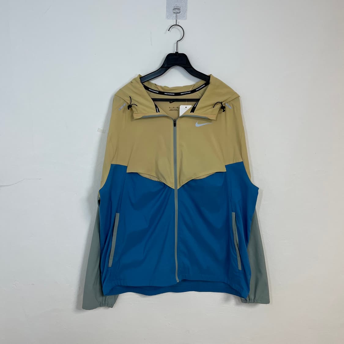 Nike running beige windbreaker 상품이미지4