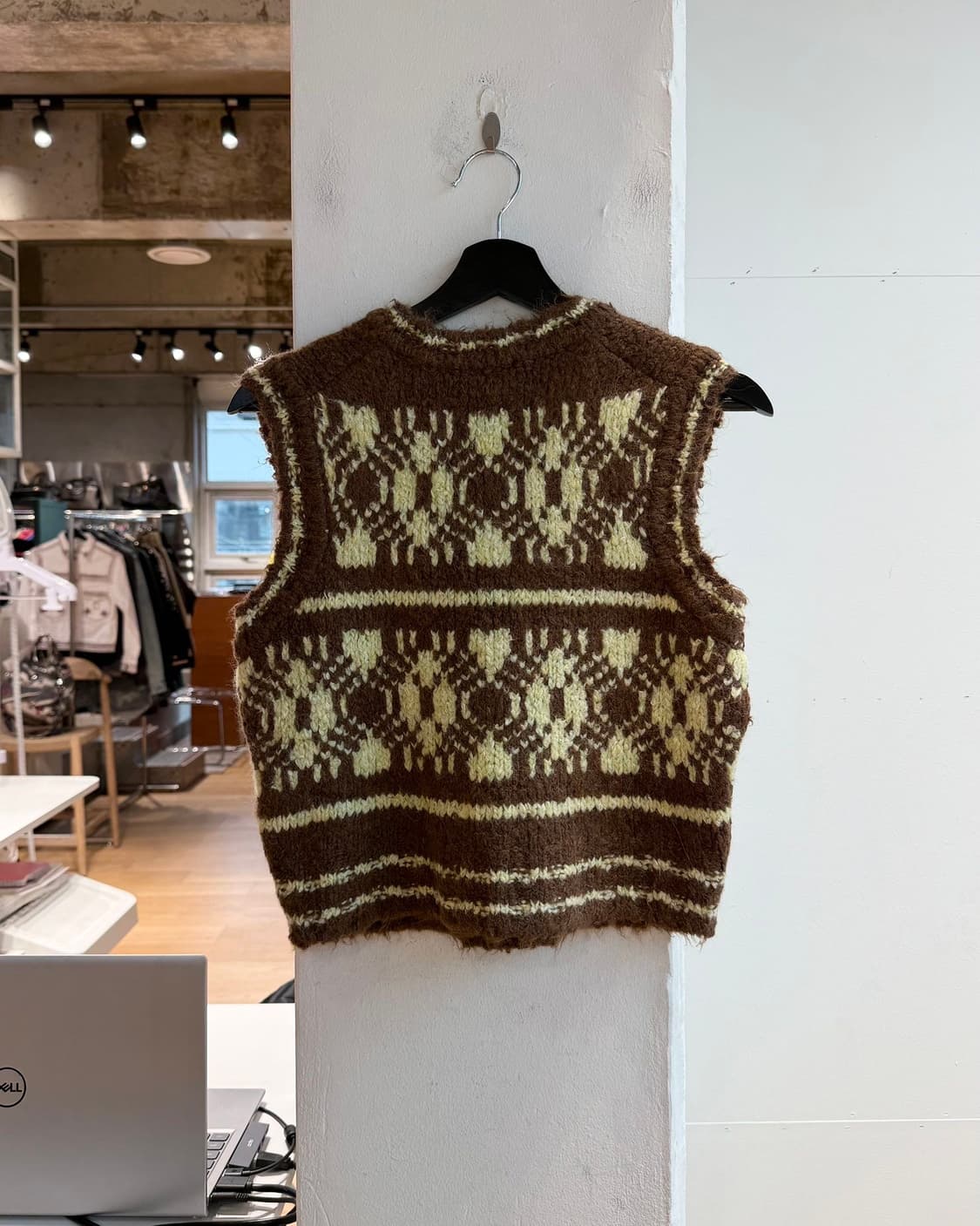 알렉사청 브라운 패턴 니트 베스트 상품이미지7