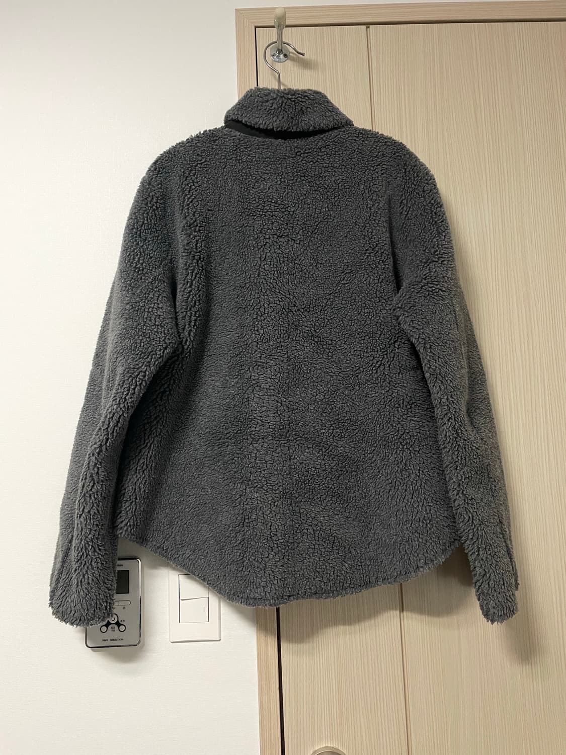 에잇세컨즈 그레이 프론트 포켓 스냅 버튼 뽀글이 점퍼 55 상품이미지6