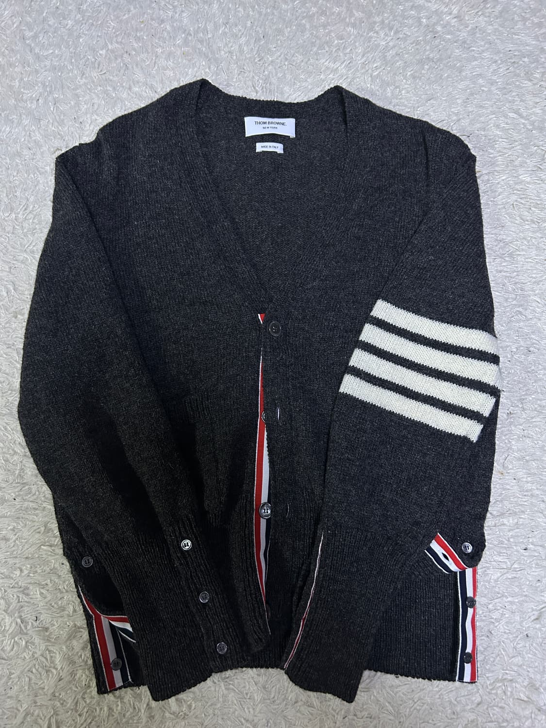 [4, 새상품급] 톰브라운 셰틀랜드 가디건 다크그레이 상품이미지1