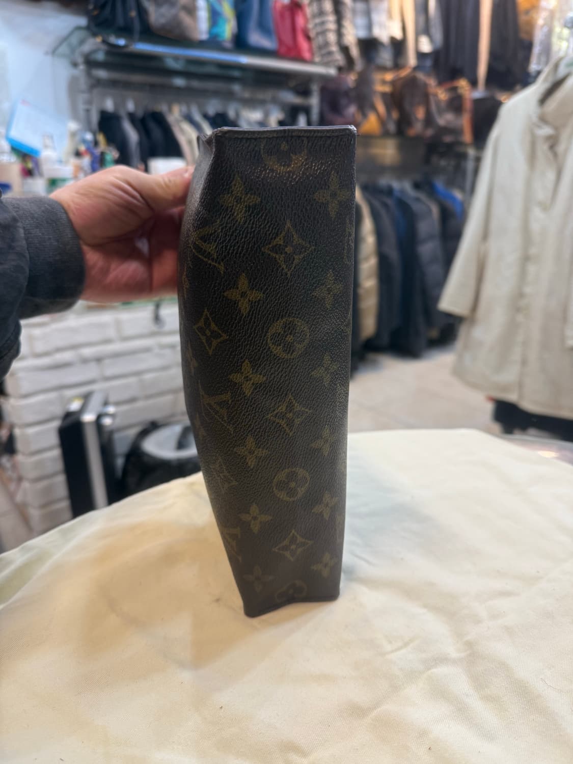 정품 루이비통 모노그램 포쉐트 토일렛 26 팝니다 상품이미지6