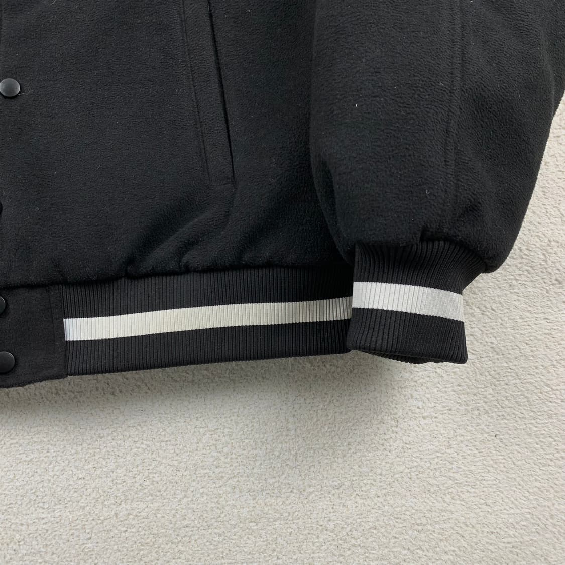 노매뉴얼 자수로고 블랙 바시티 자켓 상품이미지6