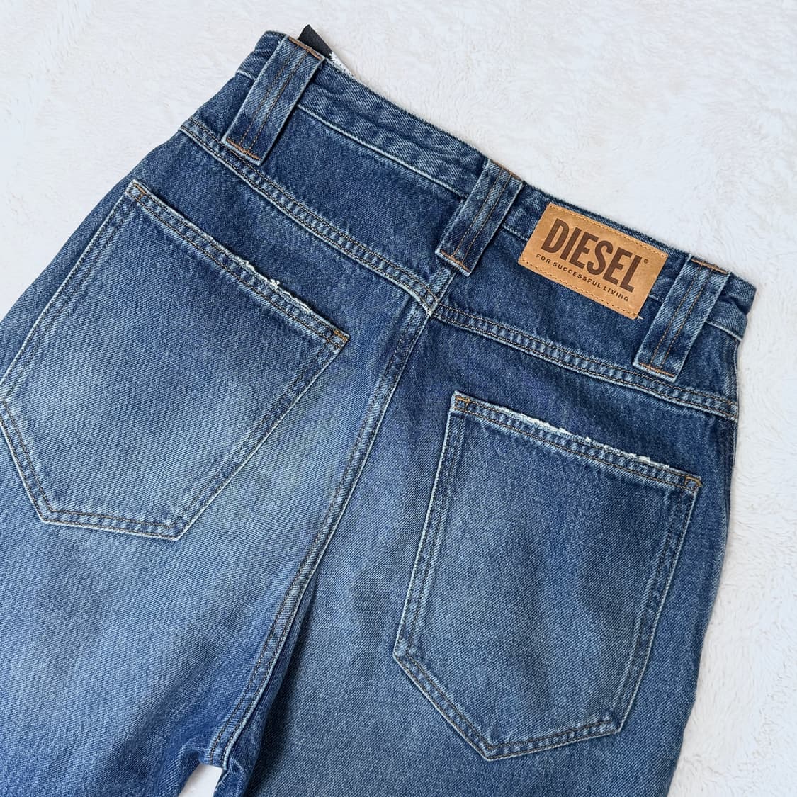 Diesel 디젤 커브드 워시드 데님 팬츠 상품이미지4