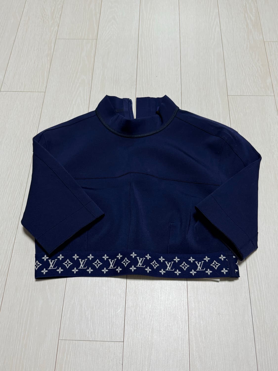 루이비통 크롭탑  상품이미지1
