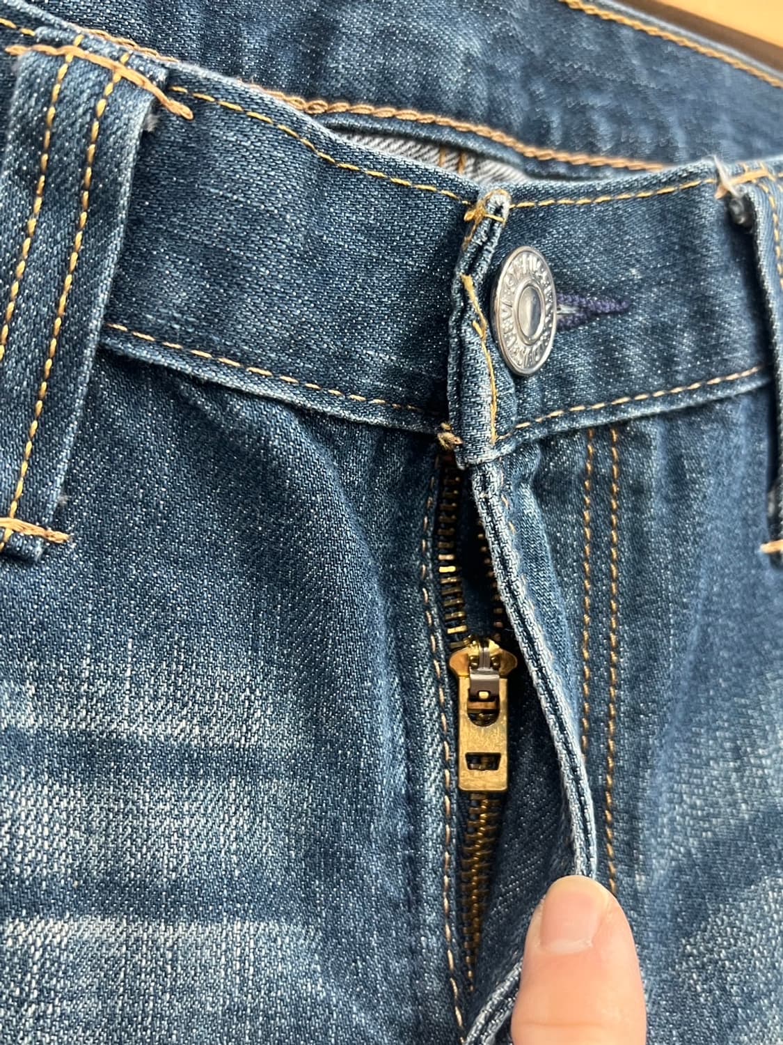 리바이스 504 슬림 스트레이트 워싱 데님 팬츠 상품이미지4