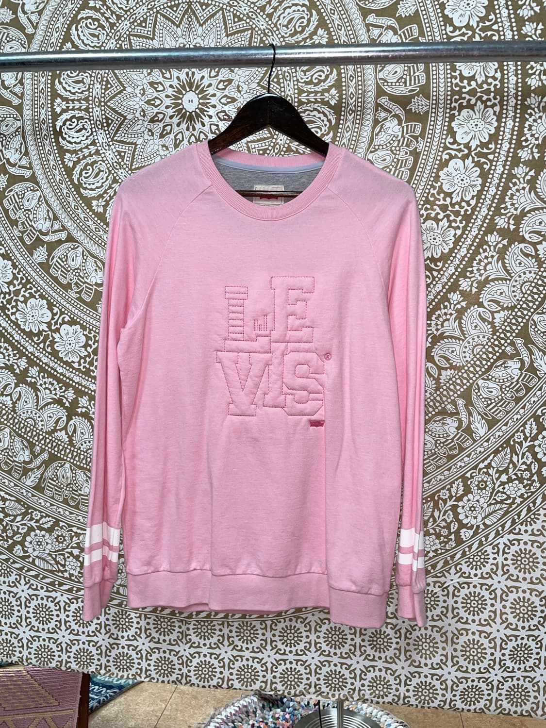 리바이스 핑크 맨투맨  상품이미지2