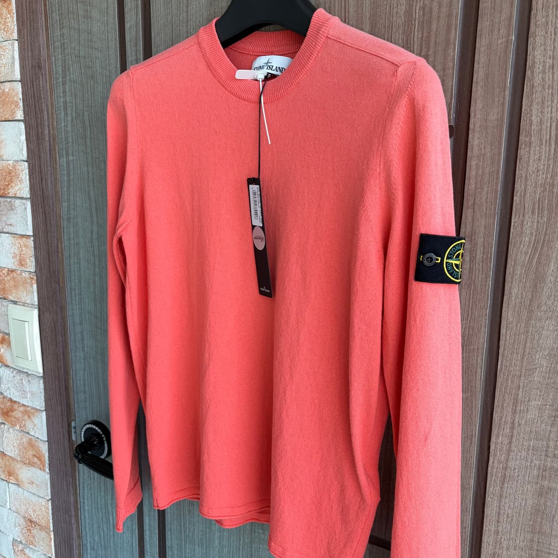 새상품(S)스톤아일랜드 와펜 패치 크루넥 니트 코랄 상품이미지1