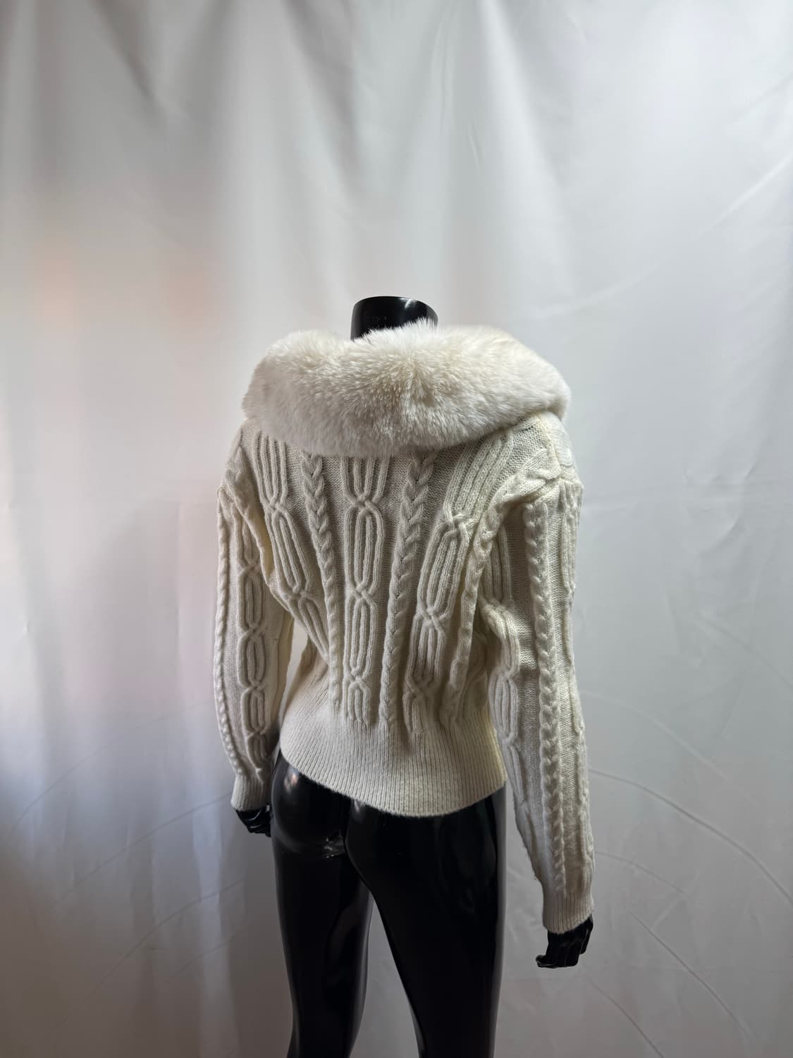 valleygirl / 벨리걸 퍼 버튼 니트 상품이미지3