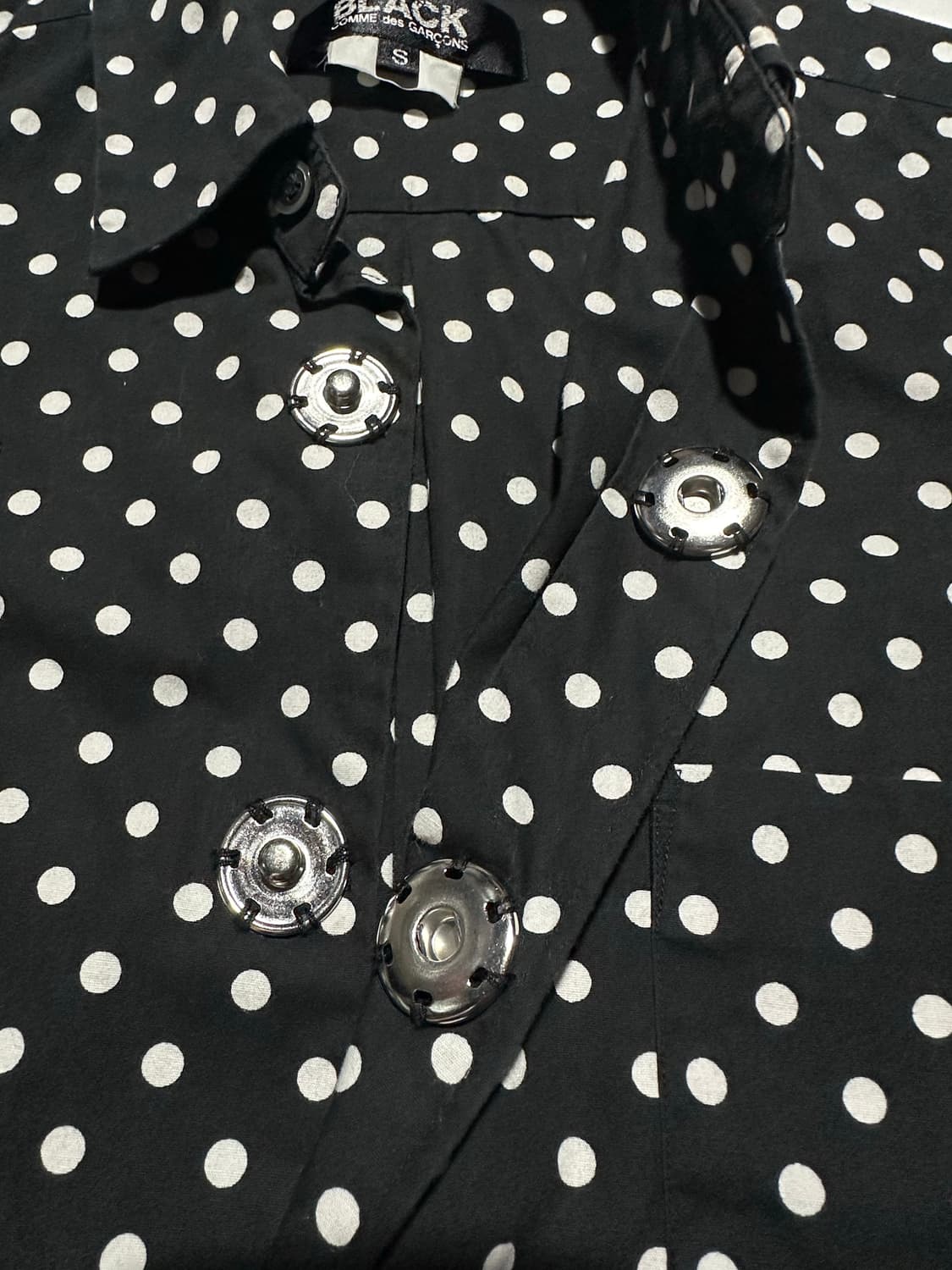 꼼데가르송 블랙 도트 빅버튼 셔츠 상품이미지4