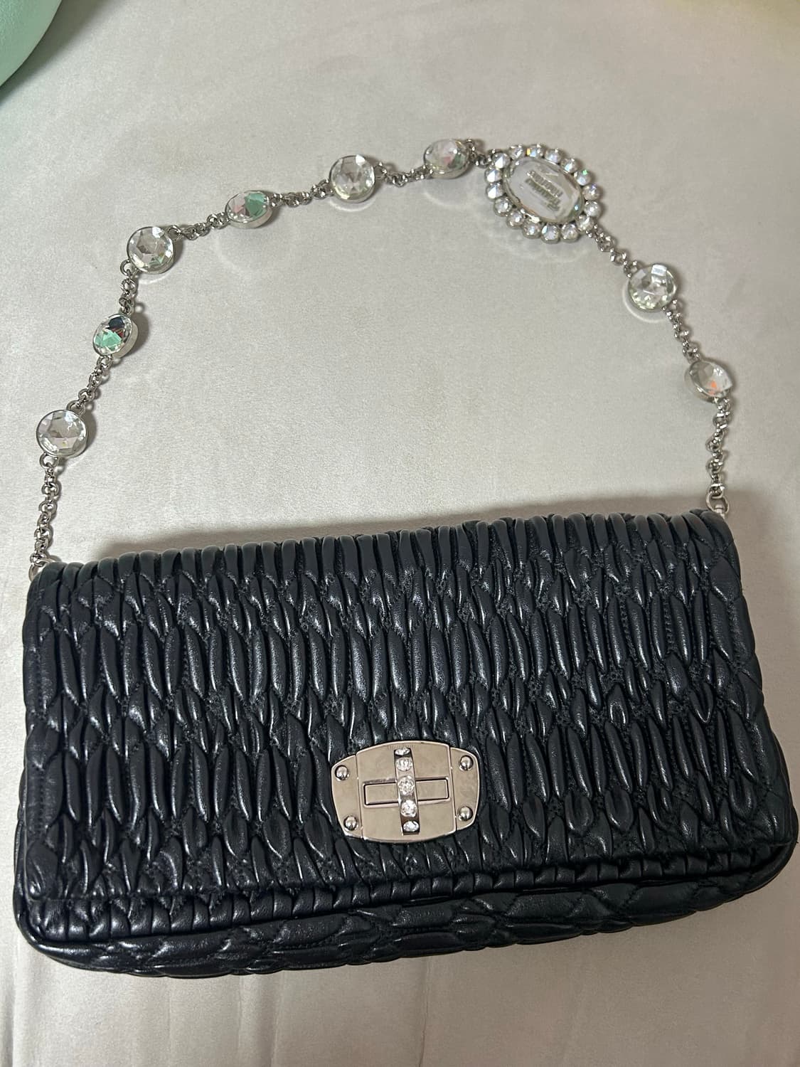 정품 ] 미우미우 마테라쎄 나파 크리스탈 체인 숄더백 상품이미지4