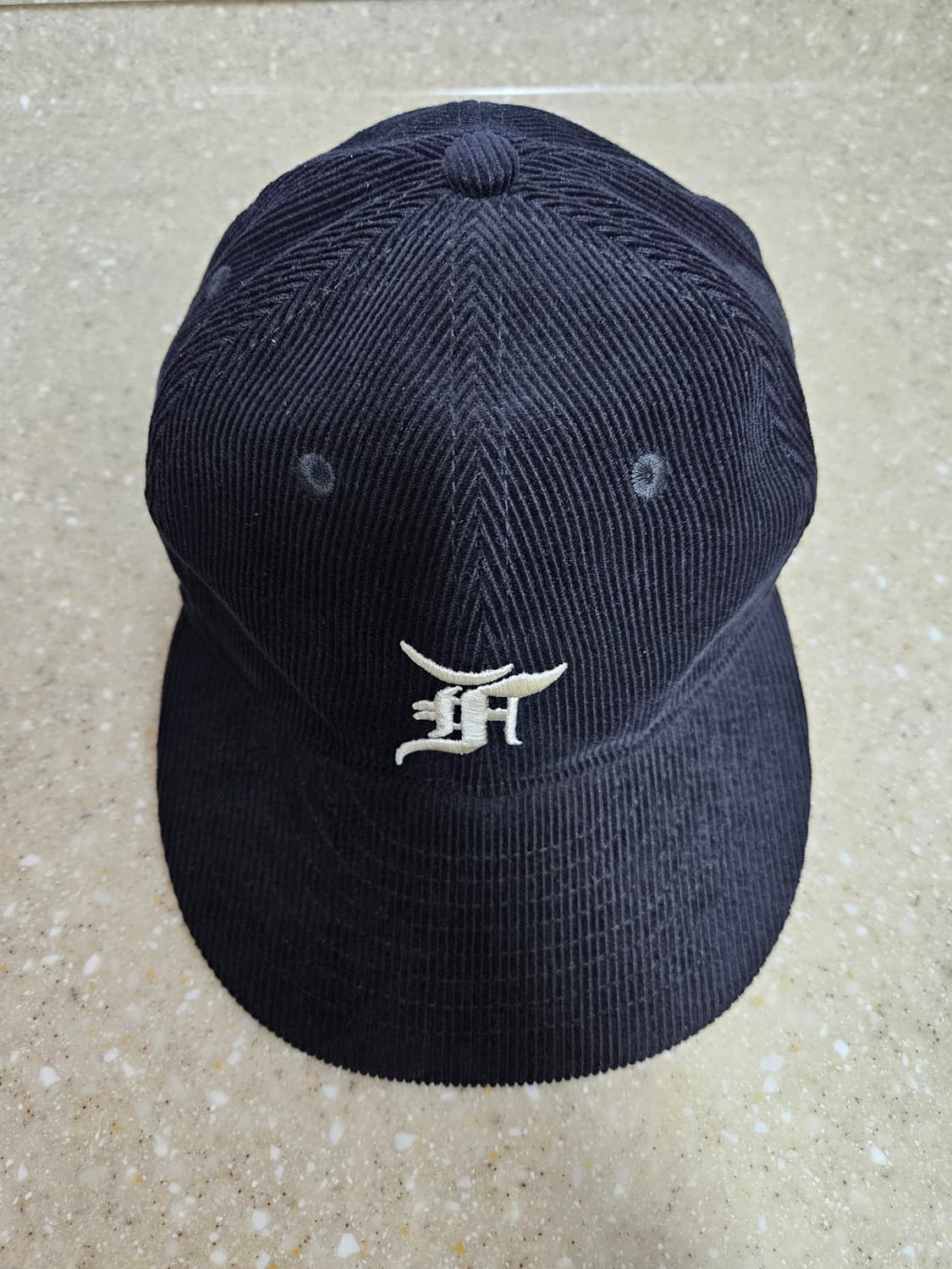 뉴에라 피어오브갓 59FIFTY 코듀로이 사이즈캡 블랙 714 상품이미지2