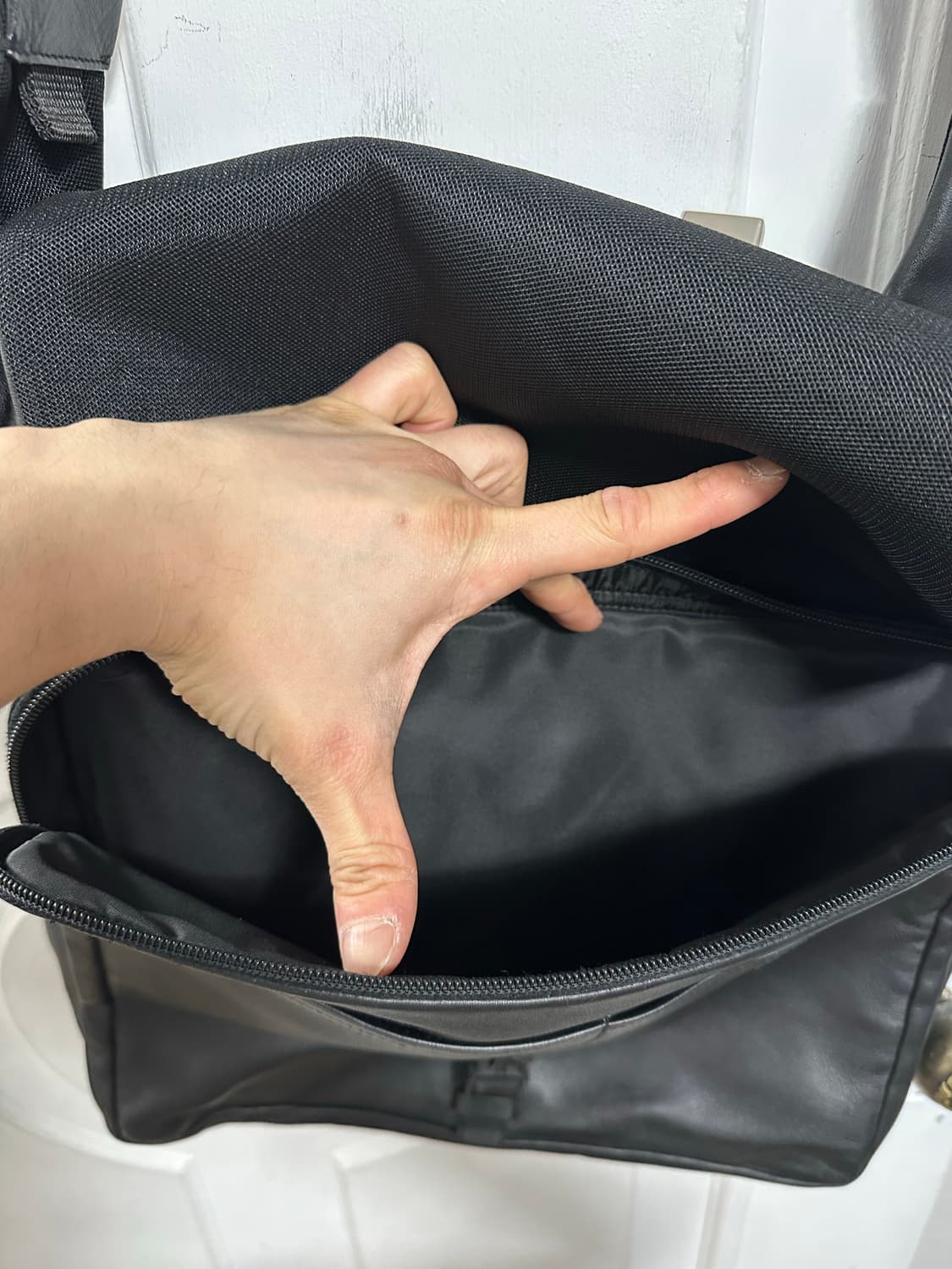 프라다 아카이브 레더 숄더백 상품이미지5