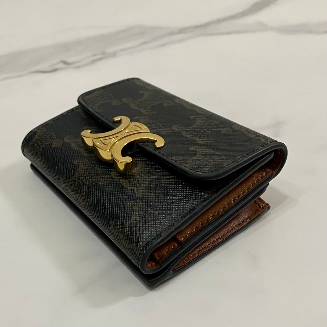 셀린느 트리옹프 캔버스 코인 컴팩트 월렛 반지갑 탄 상품이미지2