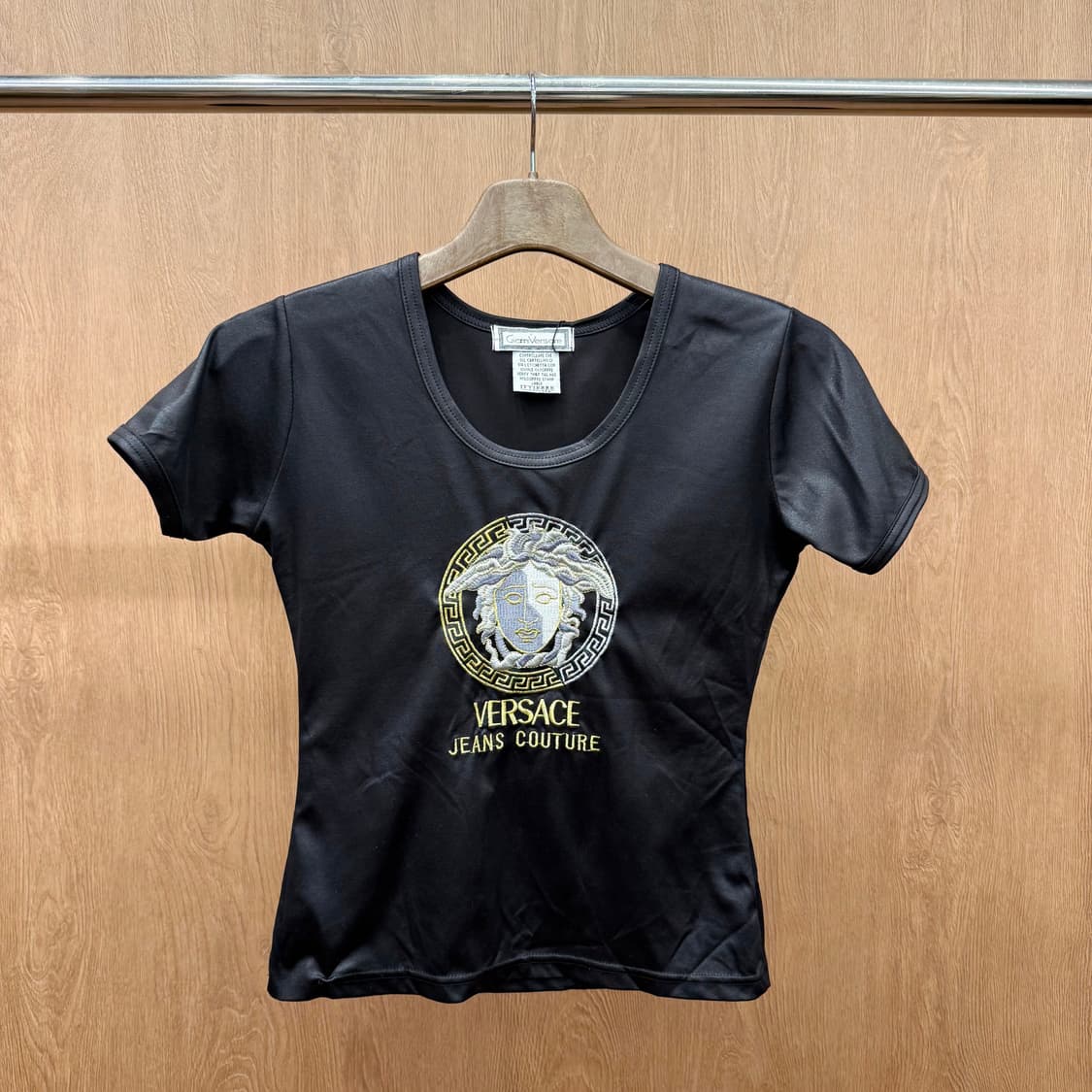 베르사체 진스 꾸뛰르 메두사 로고 자수 반팔 티셔츠 슬림핏 블랙 상품이미지2