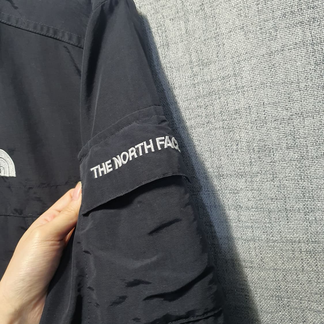 노스페이스 사이드포켓 로고 블랙 바람막이 자켓  상품이미지3