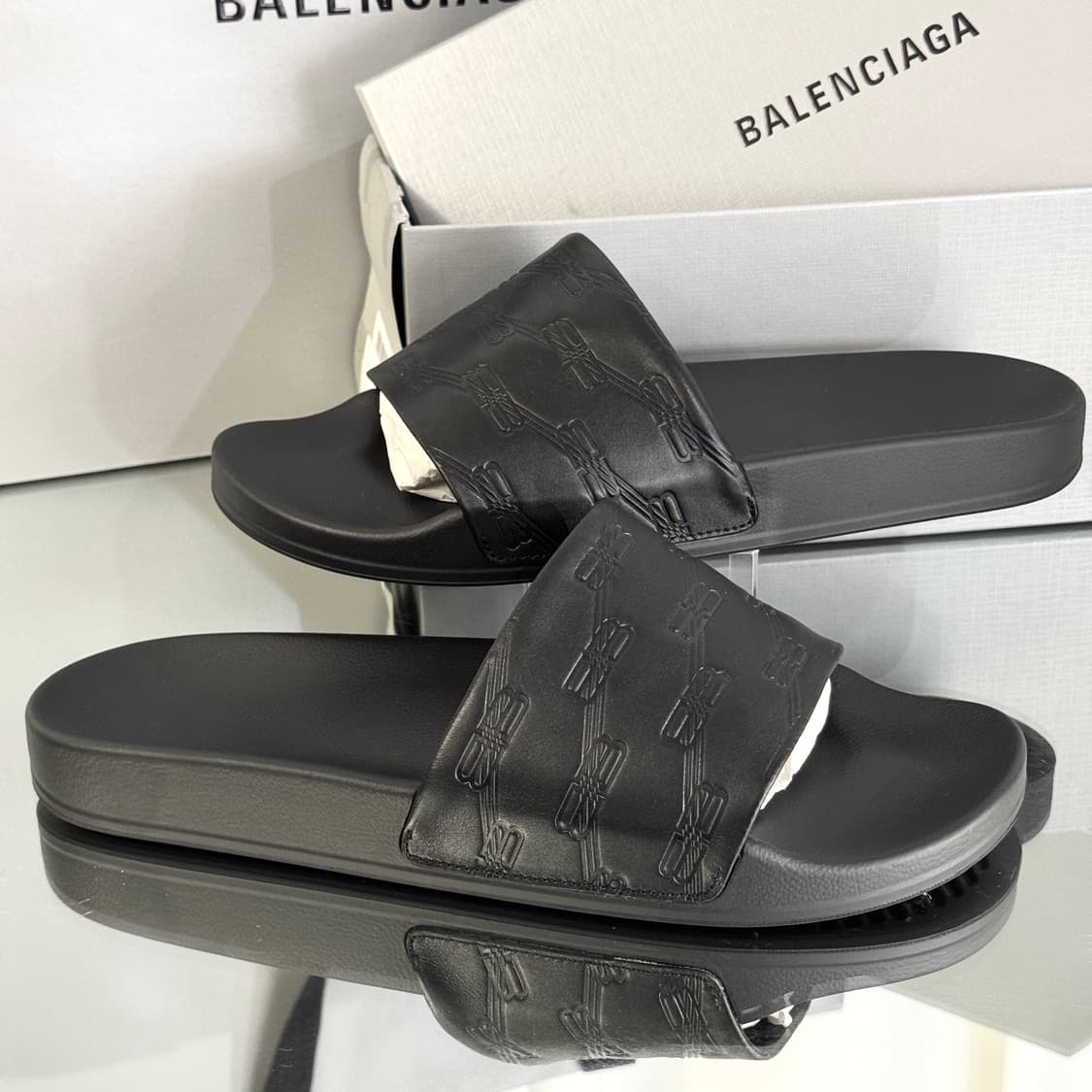 [새상품/42] 발렌시아가 BB 엠보싱 슬리퍼 상품이미지1