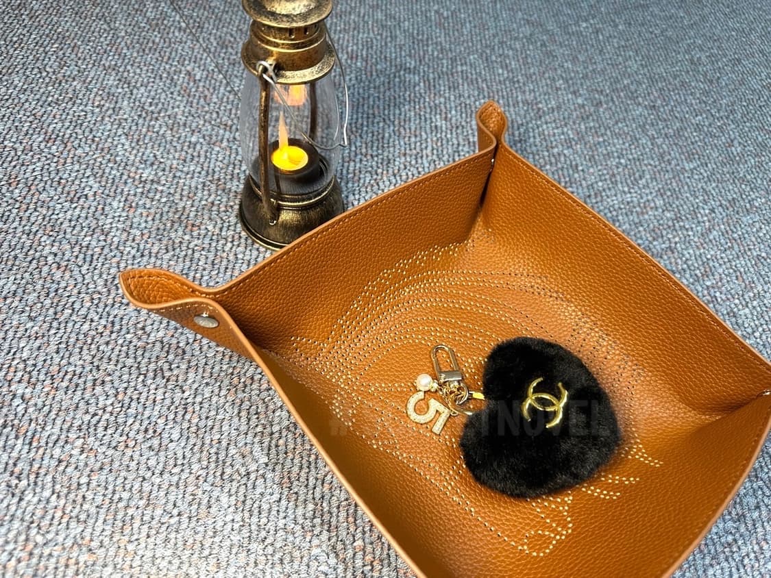 샤넬 하트 폼폼이 키링 블랙 상품이미지3