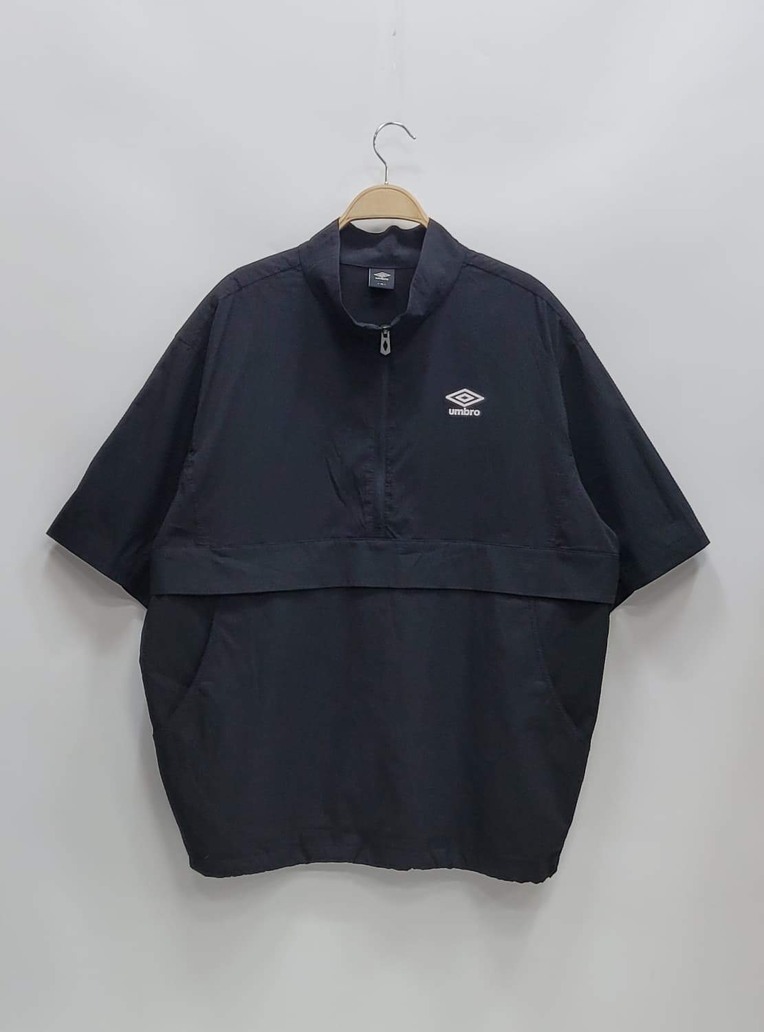 UMBRO 24SS 시어서커 스탠넥 아노락 바람막이 / 남 110 블랙
 상품이미지1