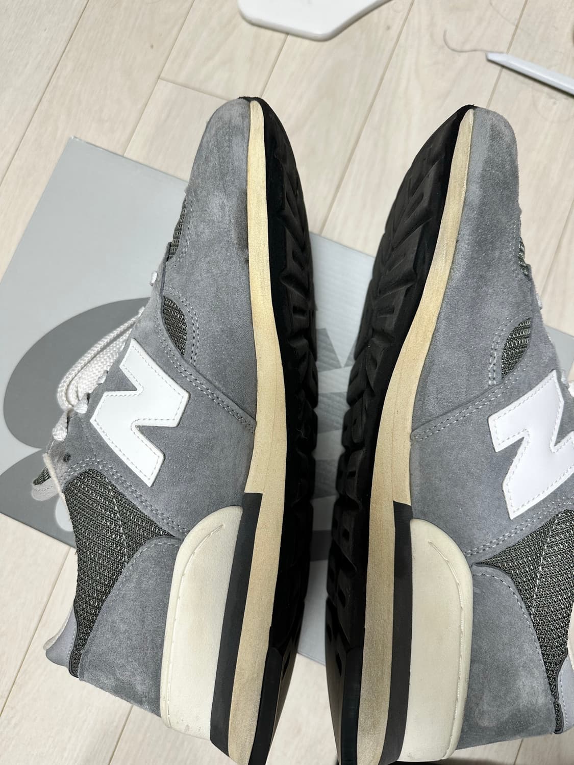 뉴발란스990v1 295사이즈 실착 5회이하 상품이미지3