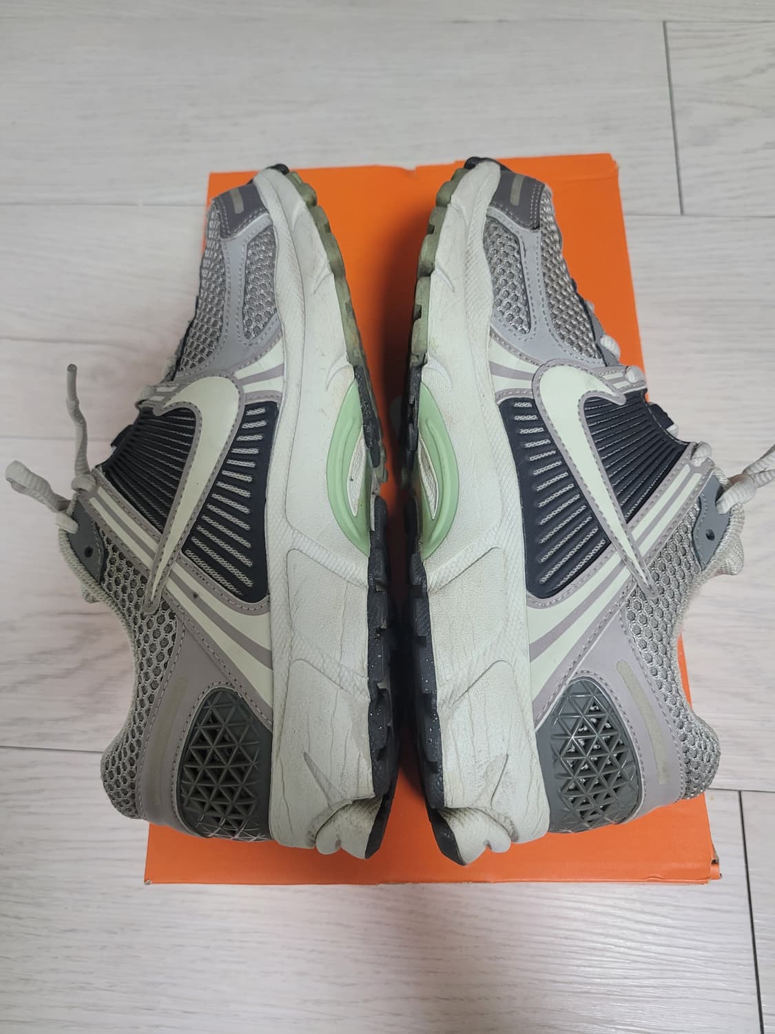 나이키 줌 보메로 5 코블스톤 230 상품이미지5