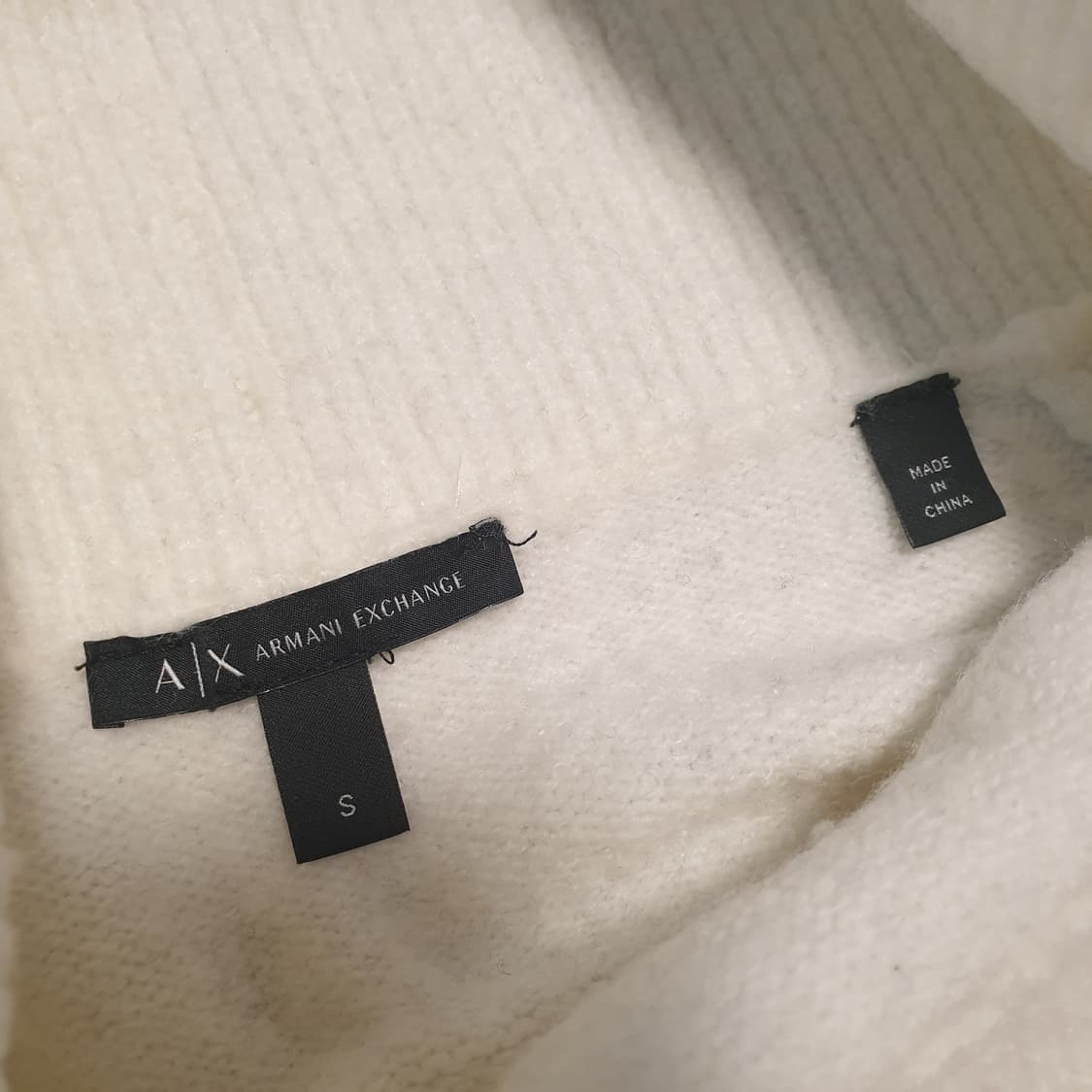 아르마니 익스체인지 오프숄더 니트 아이보리 상품이미지5