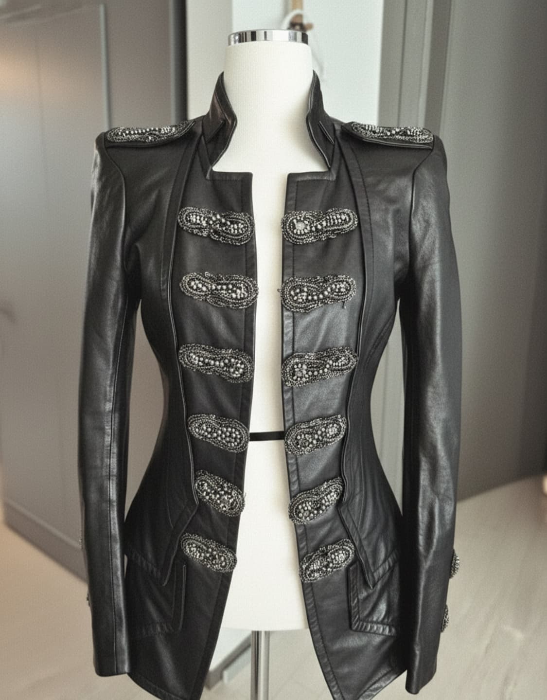 소장 가치 100% 비즈 장식 양가죽 자켓 (슬림핏) 상품이미지1