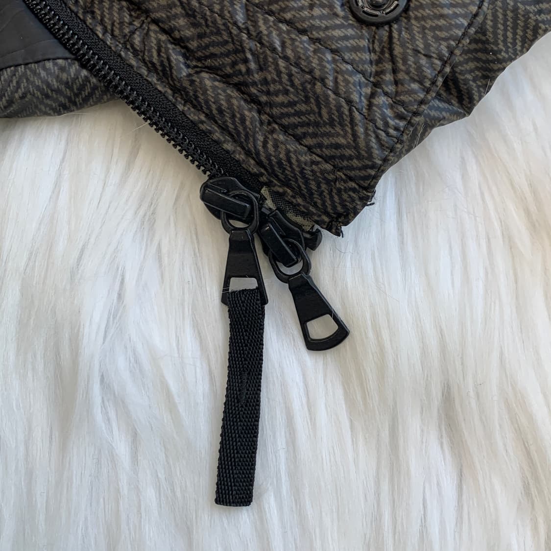 일본 유니클로 헤링본 패턴 덕다운 경량패딩 1818 상품이미지8