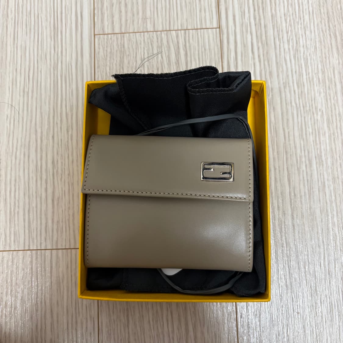 펜디 지갑 상품이미지1