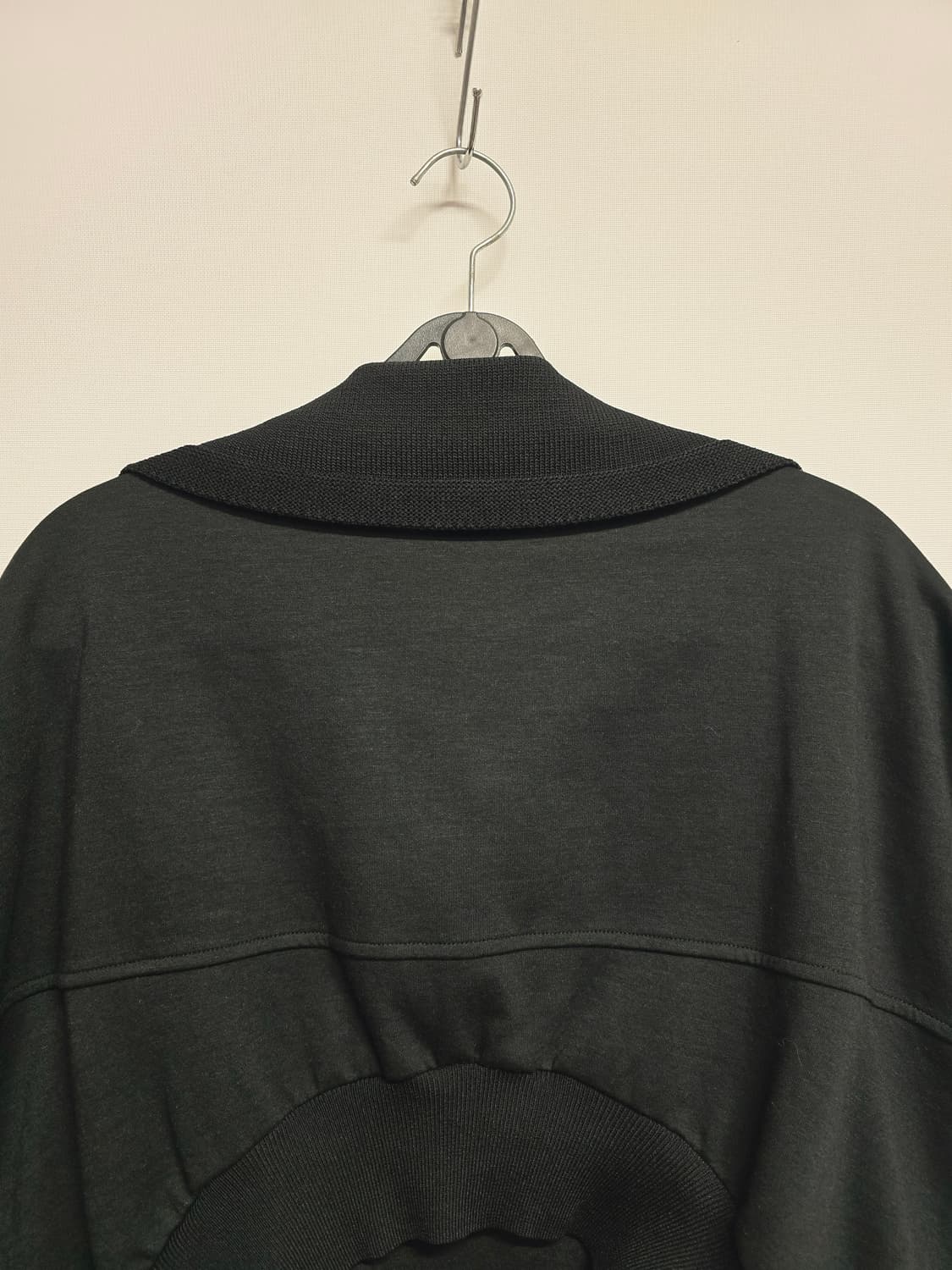 코데즈컴바인 블랙 세일러 카라 반팔 티셔츠 상품이미지5