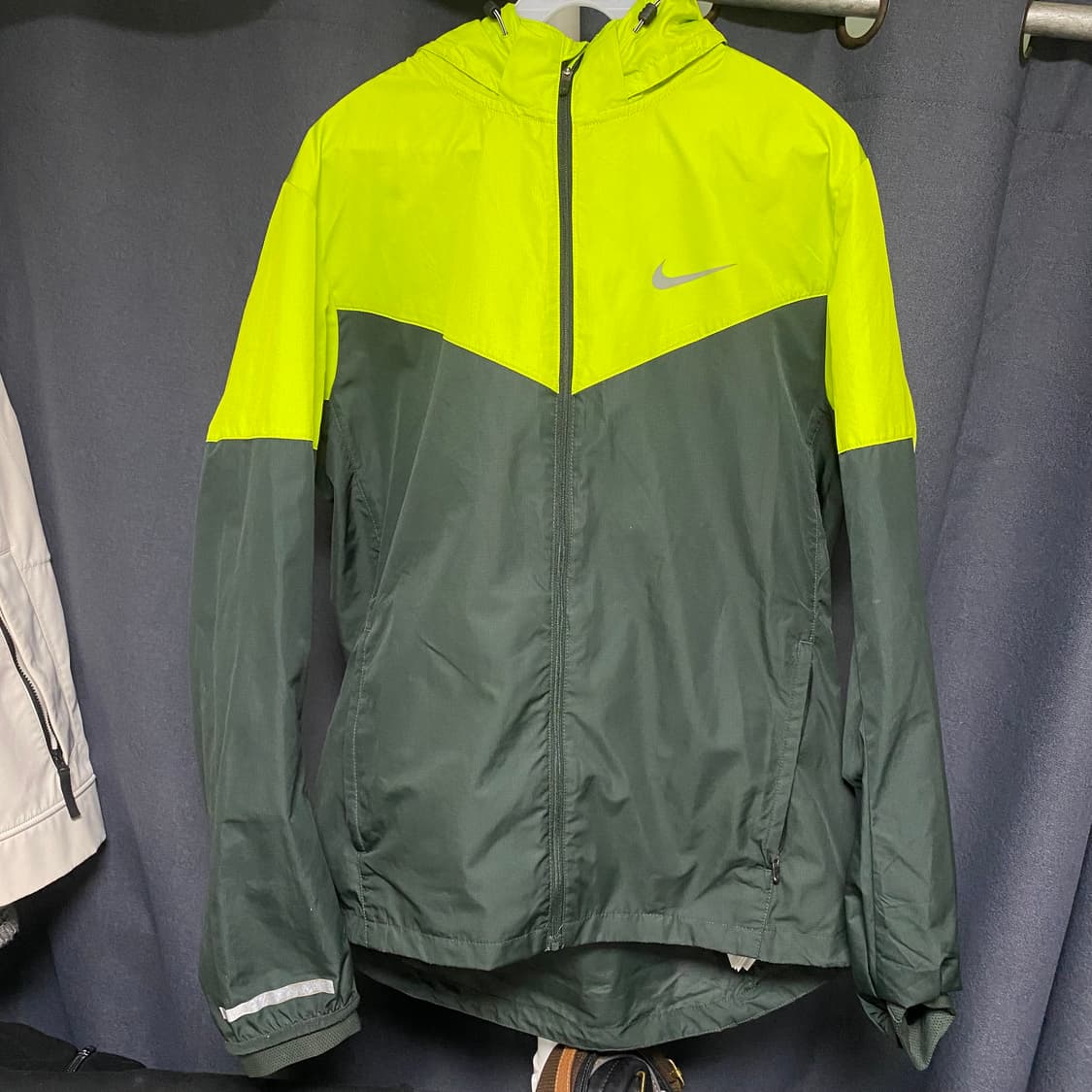 나이키 러닝 바람막이 L 상품이미지1