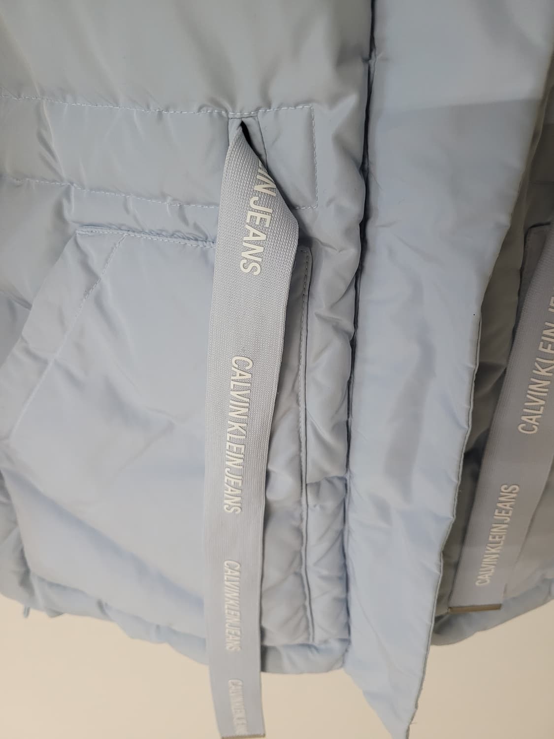 캘빈클라인 미드 랭스 페미닌 다운 자켓 XS (제니,정호연) 상품이미지6