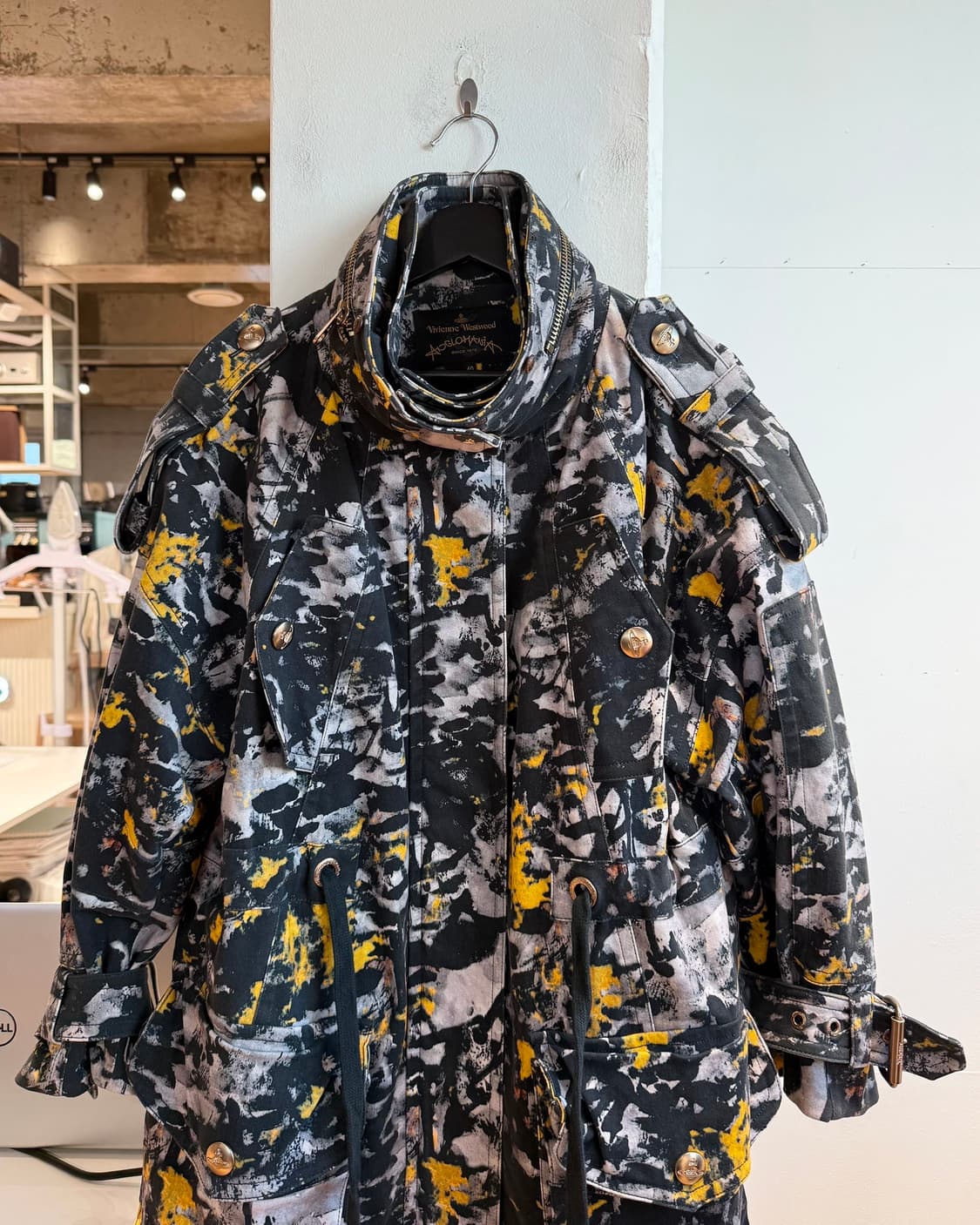 비비안 웨스트우드 블랙 옐로우 페인팅 프린팅 자켓  상품이미지3