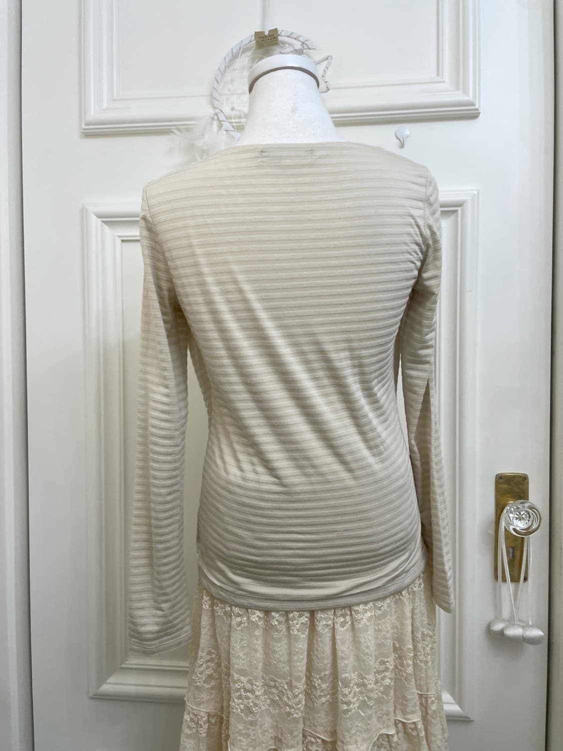 beige stripe draping long sleeve top 상품이미지3