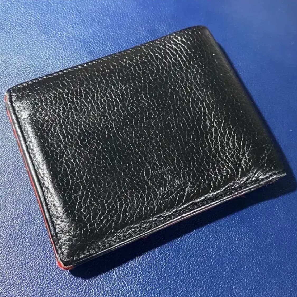 [정품] 크리스찬루부탱 심벌메탈 CL로고 투톤컬러 송아지가죽 반지갑 상품이미지3