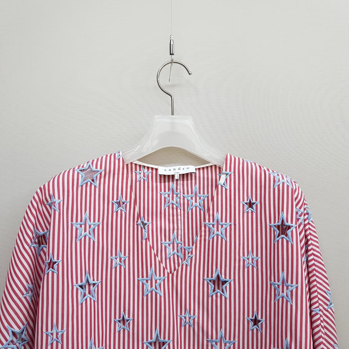 산드로 스타 컷아웃 스트라이프 블라우스 2사이즈 상품이미지3