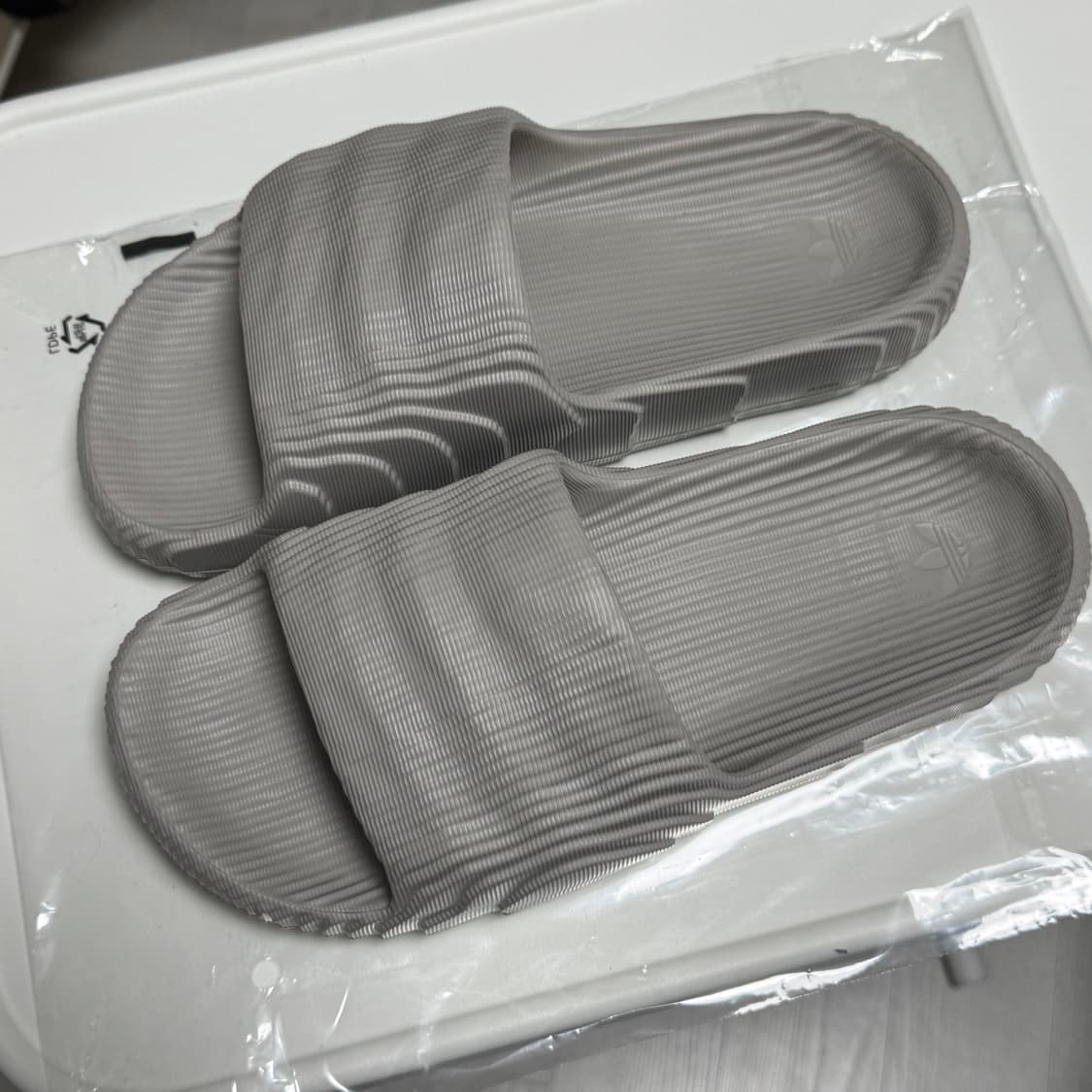 아디다스 아딜렛22 슬라이드 슬리퍼 상품이미지3