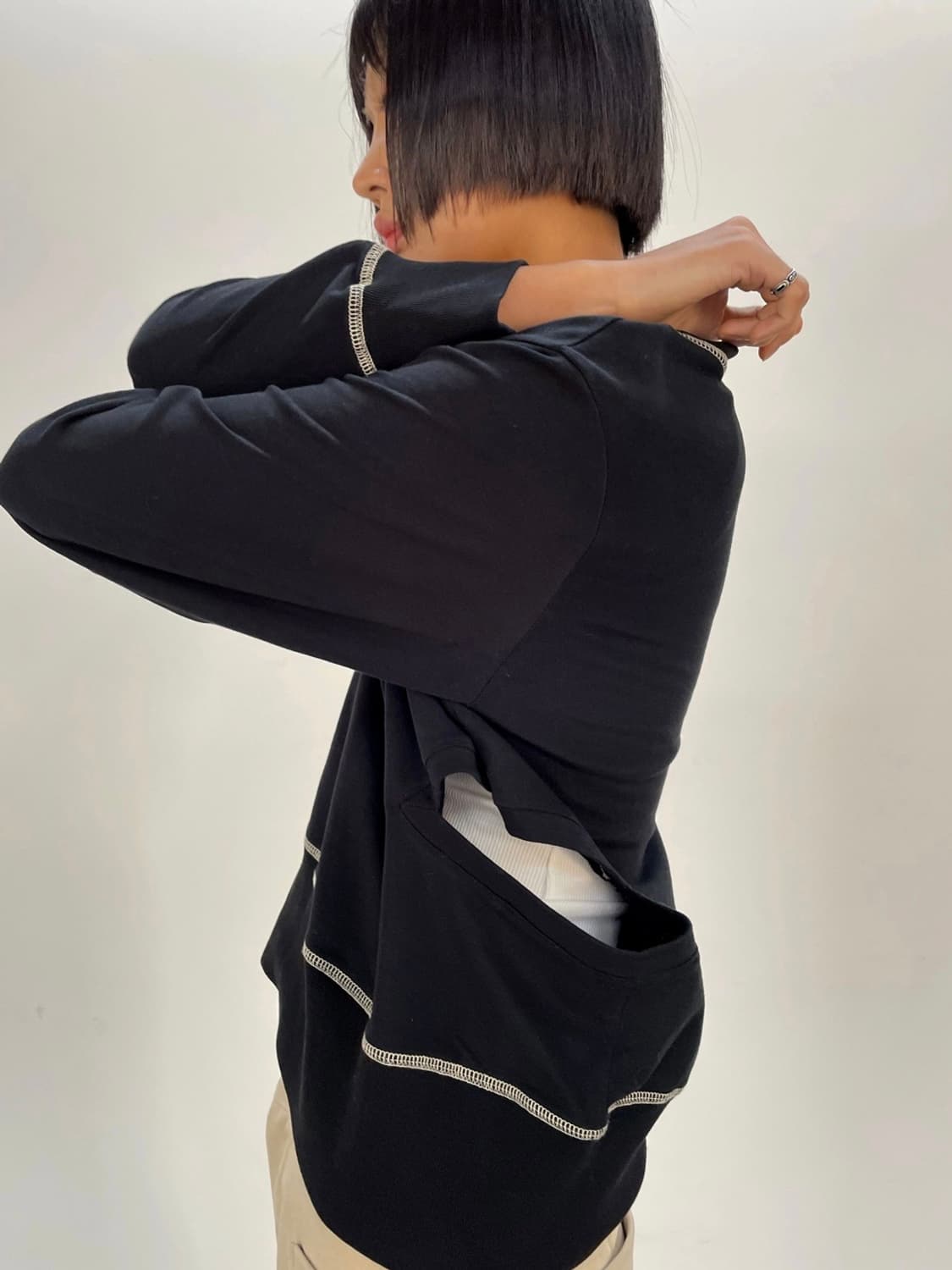 싹 sakk 사이드 오픈 풀오버 맨투맨 블랙 상품이미지2