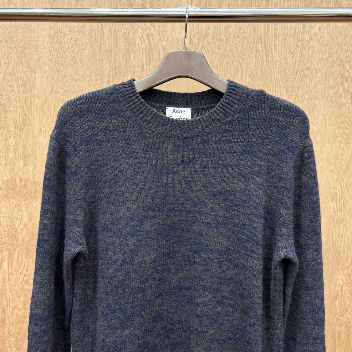 아크네 스튜디오 라운드넥 긴팔 니트 멜란지 패턴 디테일 브라운 네이비 상품이미지4