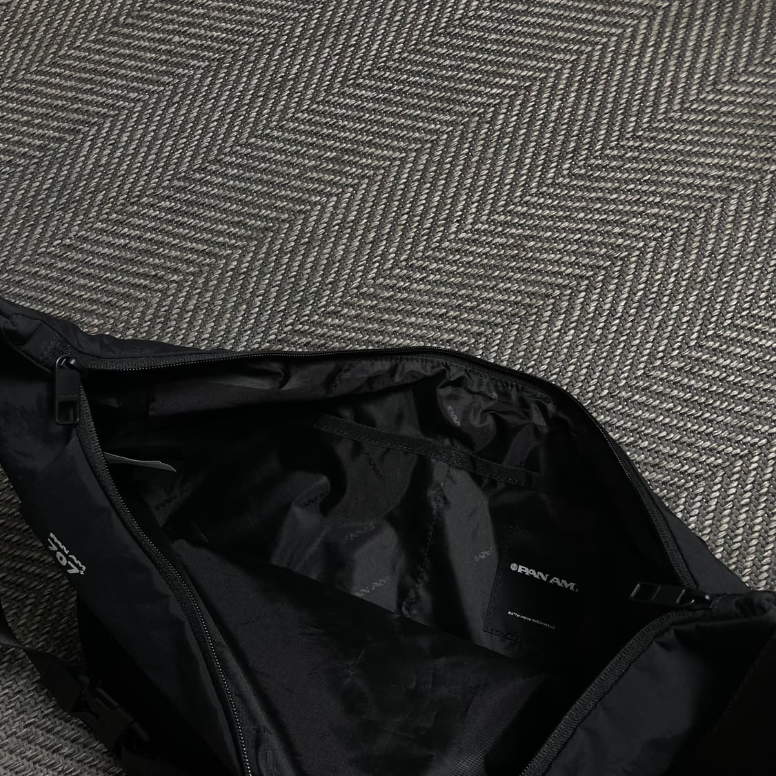 팬암 자수 미니멀 숄더 슬링 메신저백 블랙y 4893 상품이미지5