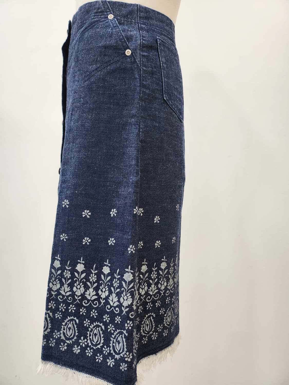 버버리 블루라벨 데님 버튼 스커트 36  노바체크 플라워 프린트 A라인
 상품이미지4