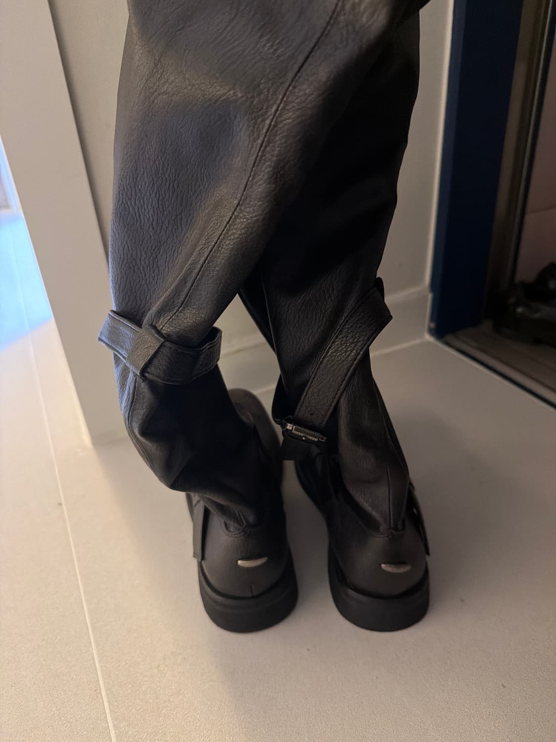 셔링 버클 롱 레더 부츠 새상품 상품이미지3