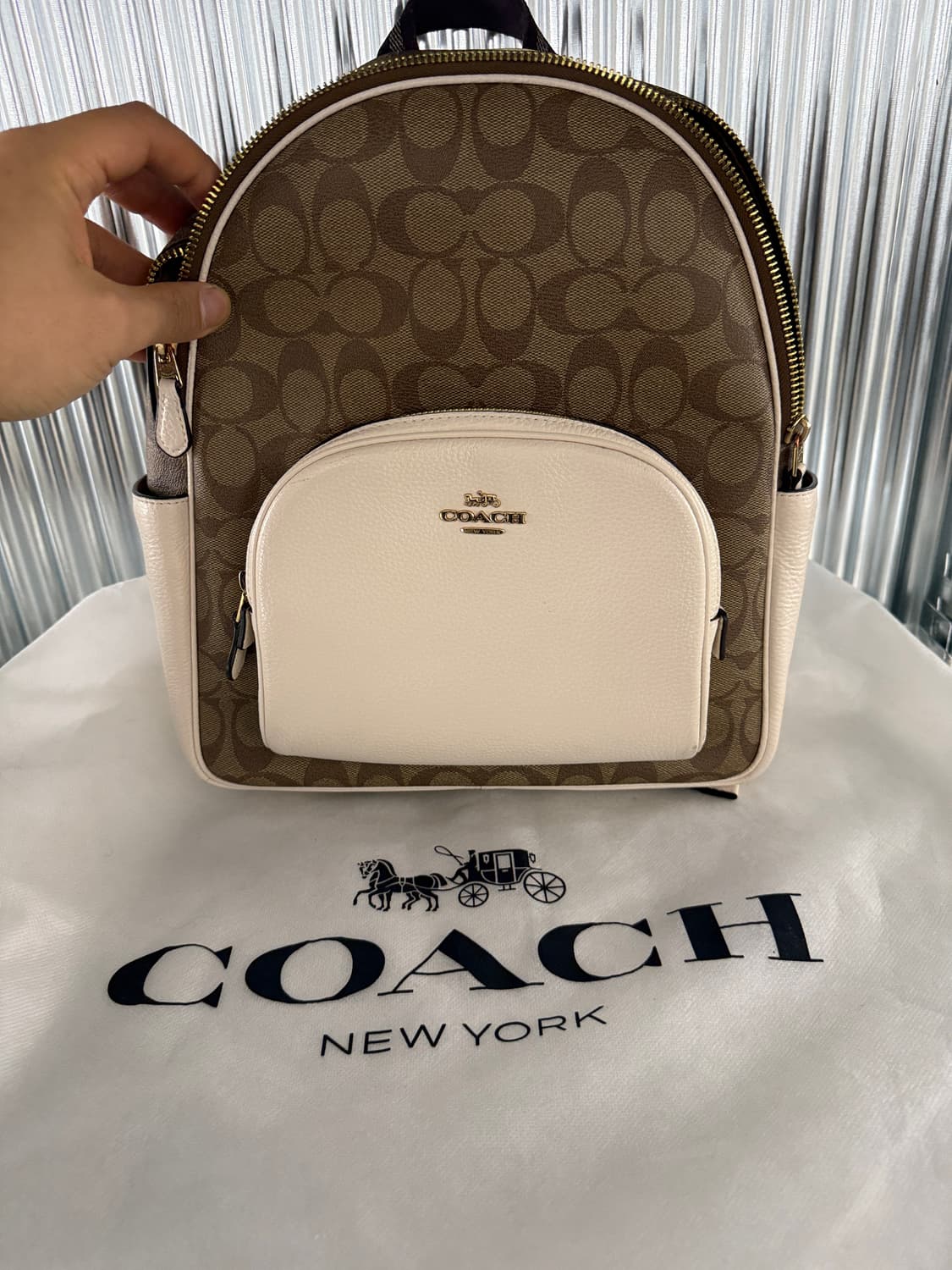 코치 시그니처 코트 백팩 아이보리 상품이미지6