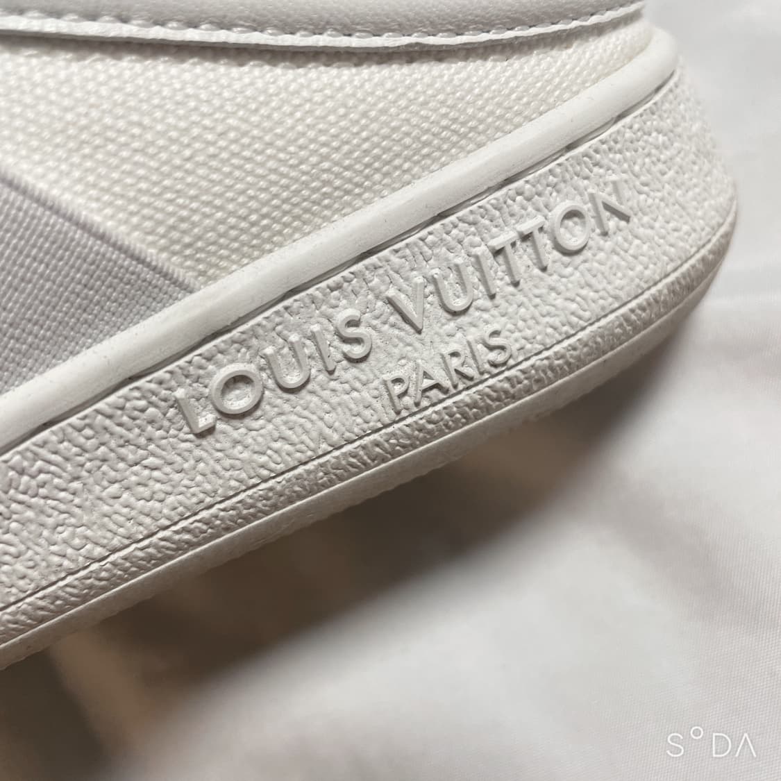 루이비통 23SS LV x YK 루 오픈 백 여성 스니커즈 240mm 상품이미지4