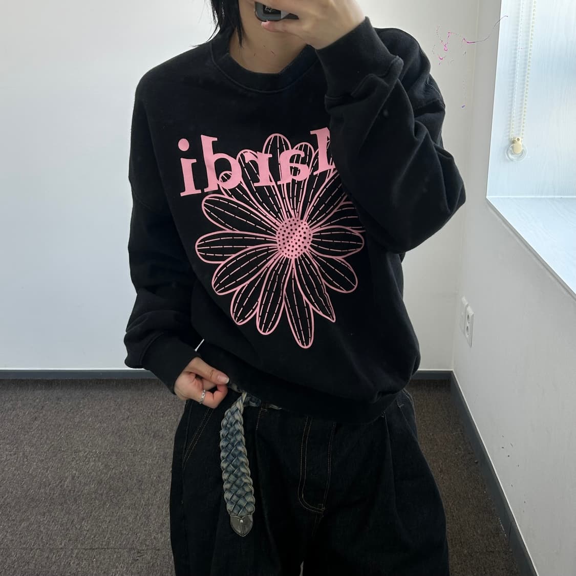 Mardi mercredi 마르디메크르디 핑크로고 블랙 맨투맨 상품이미지1