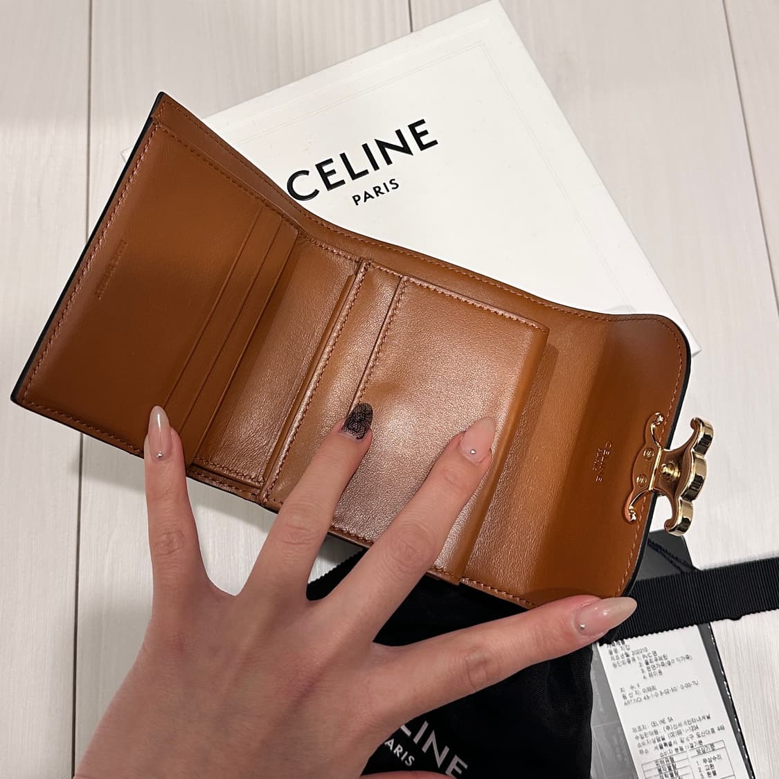 CELINE Small Flap Wallet 셀린느 트리옴프 지갑 상품이미지8