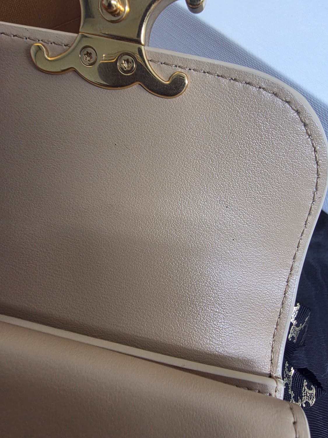 셀린느 트리옹프 반지갑 상품이미지8